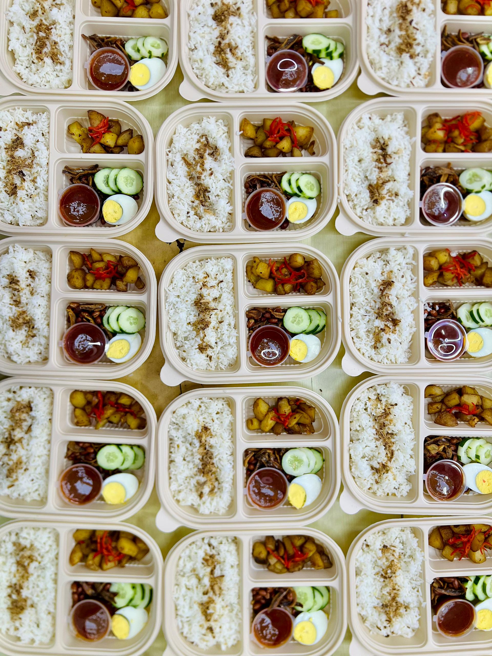Prepared Twenty9 packed meals in individual lunch boxes